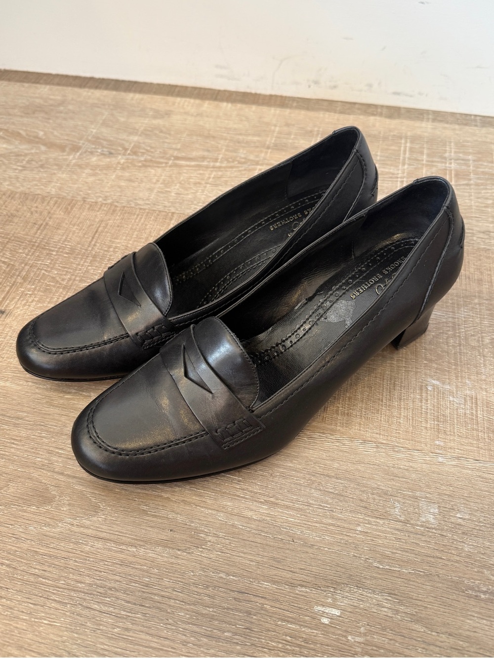 Brooks Brothers 346 Size 8 Black Leather Penny Loafer Heels